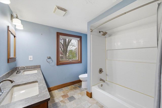 15270 Red Fox LANE, Elm Grove, WI 53122
