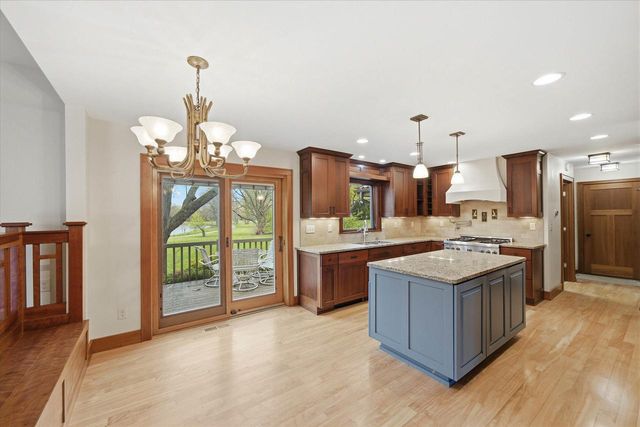 15270 Red Fox LANE, Elm Grove, WI 53122