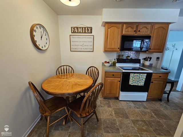 1270 N Chipman Street, Owosso, MI 48867