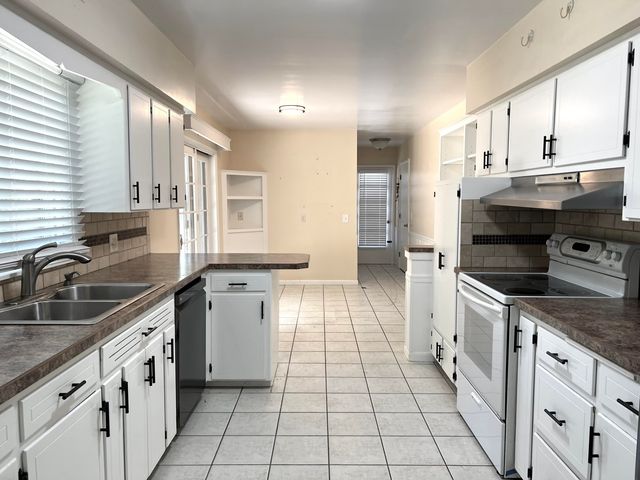3031 Country Club Drive, Muskegon, MI 49441