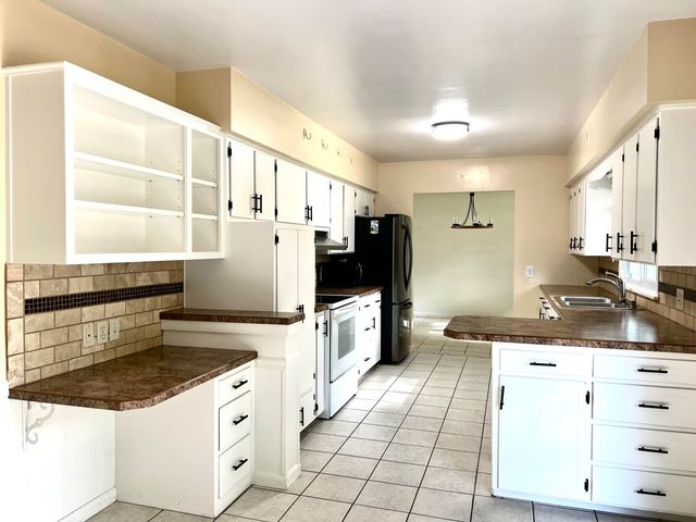 3031 Country Club Drive, Muskegon, MI 49441