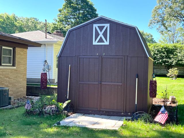 3031 Country Club Drive, Muskegon, MI 49441