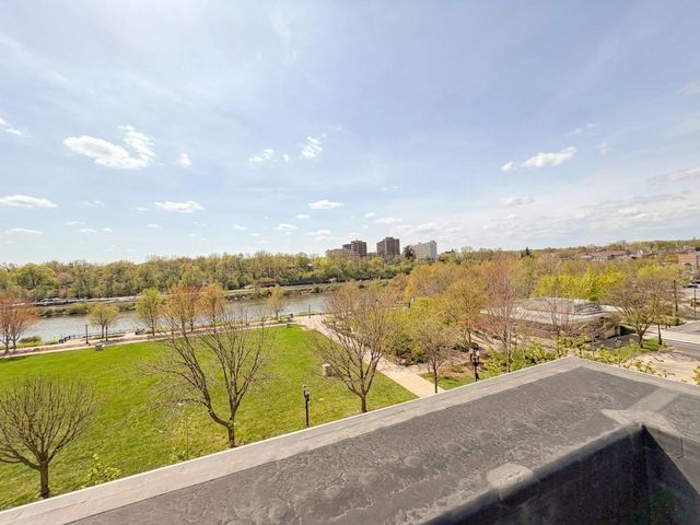 141 S Grove Avenue, Elgin, IL 60120