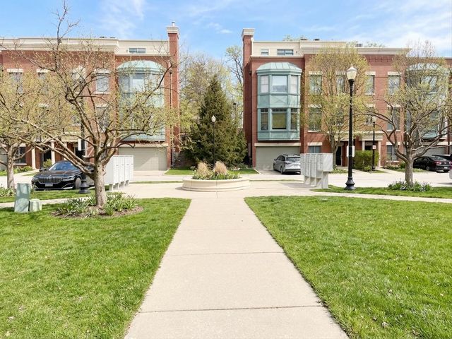 141 S Grove Avenue, Elgin, IL 60120