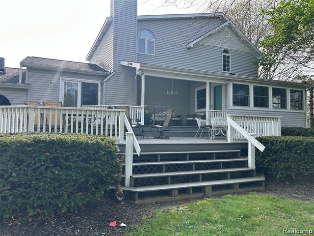 2052 S Dye Road, Flint, MI 48532