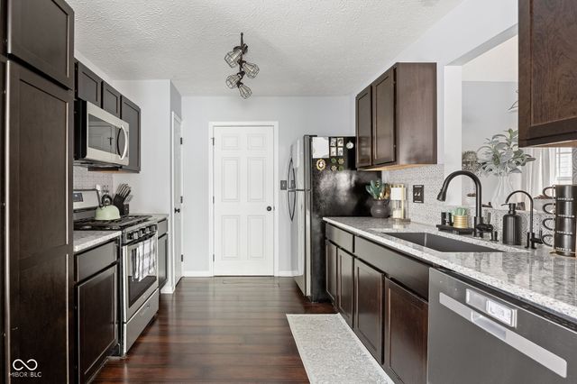 10864 Washington Bay Drive, Fishers, IN 46037