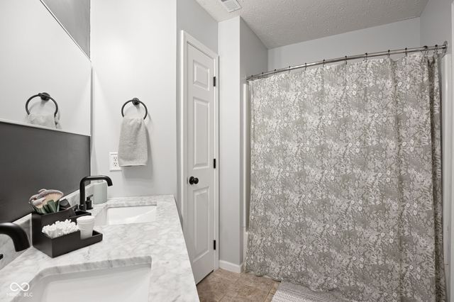 10864 Washington Bay Drive, Fishers, IN 46037