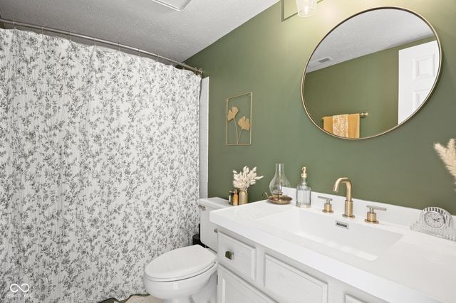 10864 Washington Bay Drive, Fishers, IN 46037