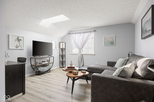 10864 Washington Bay Drive, Fishers, IN 46037