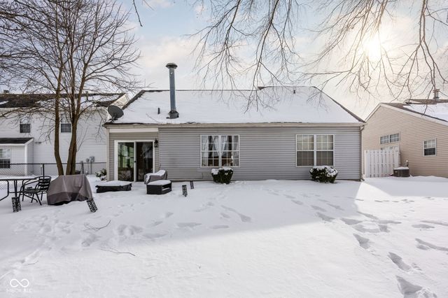 10864 Washington Bay Drive, Fishers, IN 46037