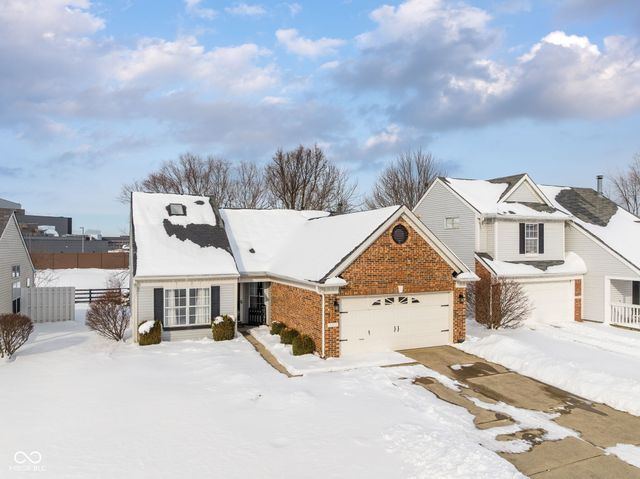 10864 Washington Bay Drive, Fishers, IN 46037