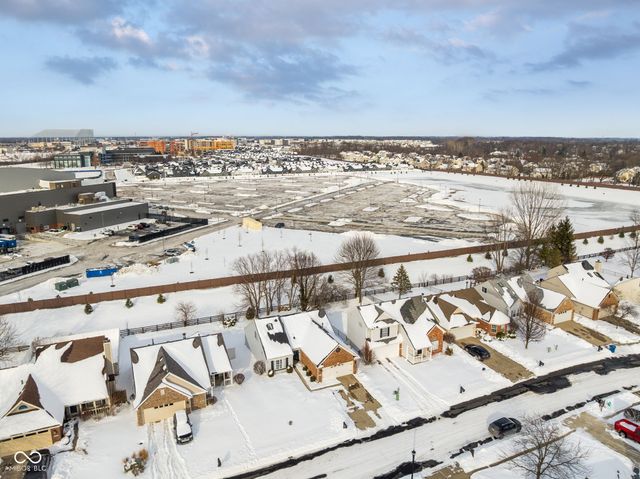 10864 Washington Bay Drive, Fishers, IN 46037