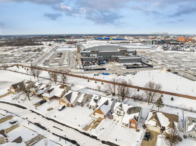 10864 Washington Bay Drive, Fishers, IN 46037