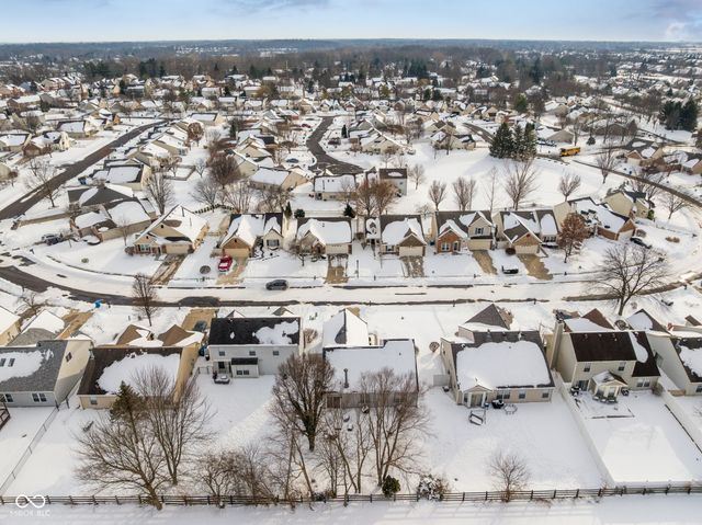 10864 Washington Bay Drive, Fishers, IN 46037