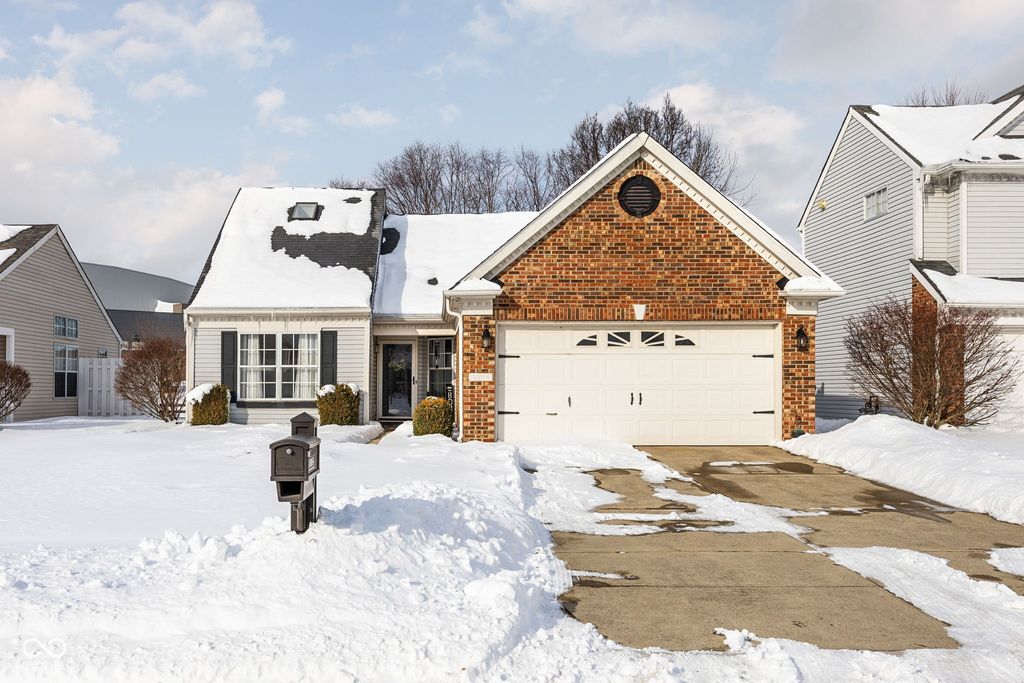 10864 Washington Bay Drive, Fishers, IN 46037
