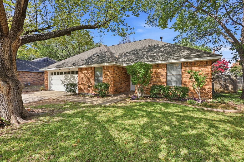 613 Main Street, Roanoke, TX 76262 — exterior