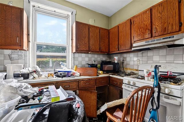 9015 S Broadway, St Louis, MO 63125