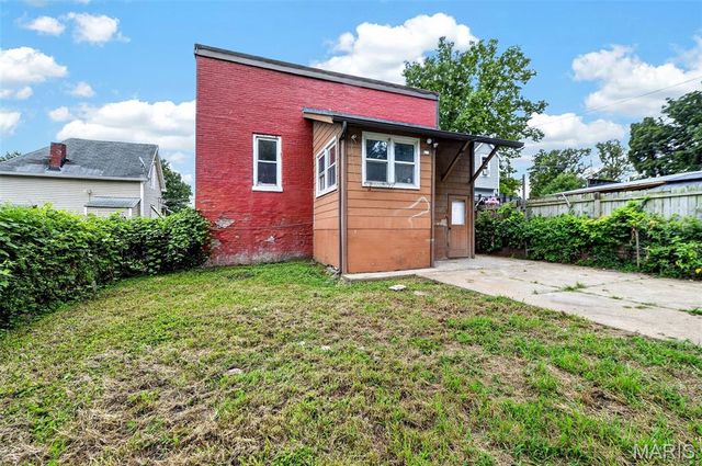 9015 S Broadway, St Louis, MO 63125