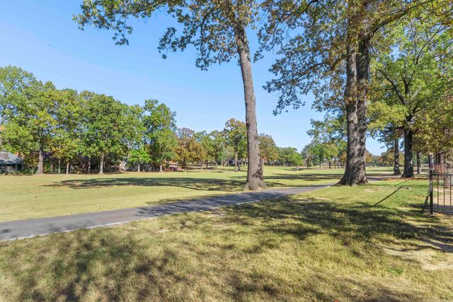 20 Fairway Woods Circle, Maumelle, AR 72113