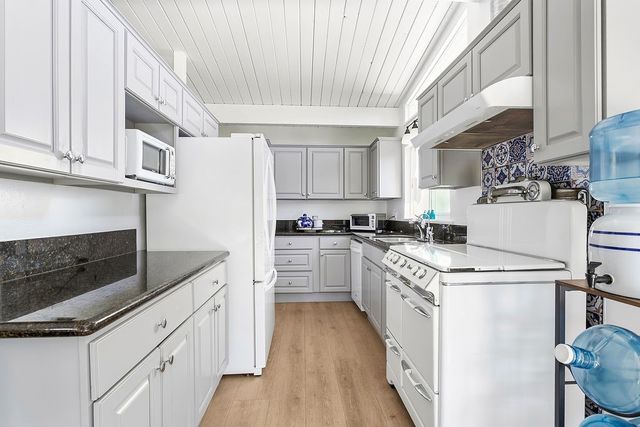 2214 N Spruce Street, Santa Ana, CA 92706