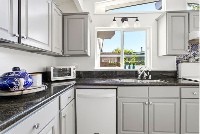 2214 N Spruce Street, Santa Ana, CA 92706