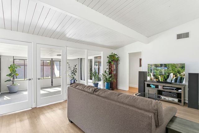 2214 N Spruce Street, Santa Ana, CA 92706