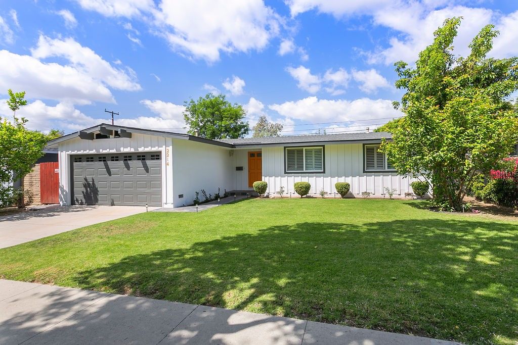 2214 N Spruce Street, Santa Ana, CA 92706