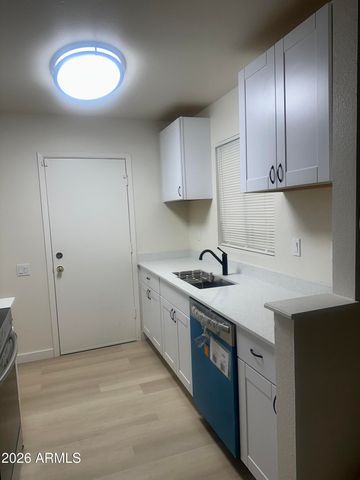 4044 E CARSON Road, Phoenix, AZ 85042