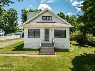 18 Orchard Terrace, North Greenbush, NY 12198