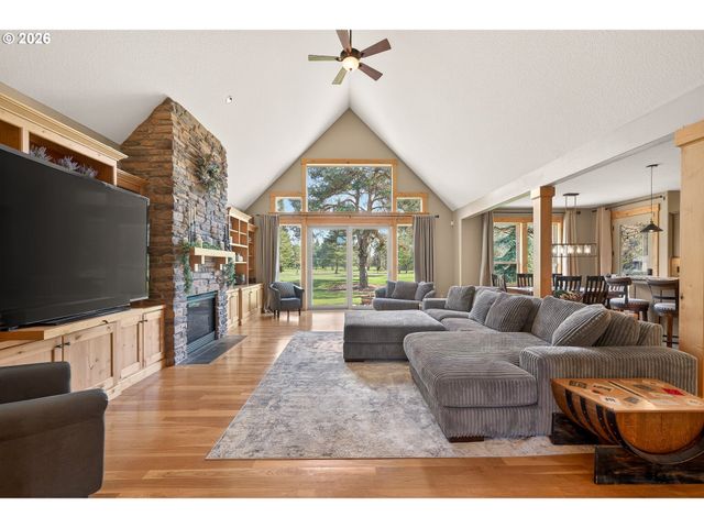 1663 Nw MEDINAH Dr, Mc Minnville, OR 97128