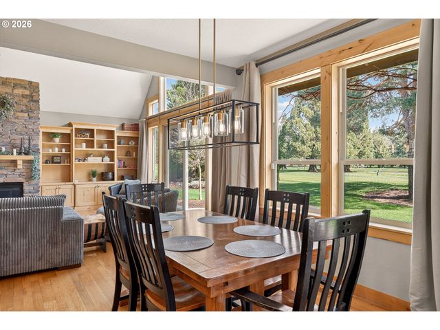 1663 Nw MEDINAH Dr, Mc Minnville, OR 97128