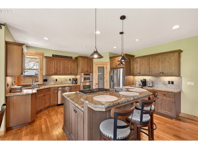 1663 Nw MEDINAH Dr, Mc Minnville, OR 97128