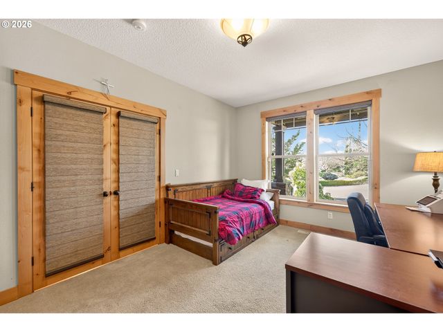 1663 Nw MEDINAH Dr, Mc Minnville, OR 97128