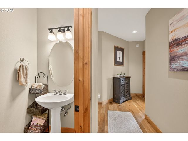 1663 Nw MEDINAH Dr, Mc Minnville, OR 97128