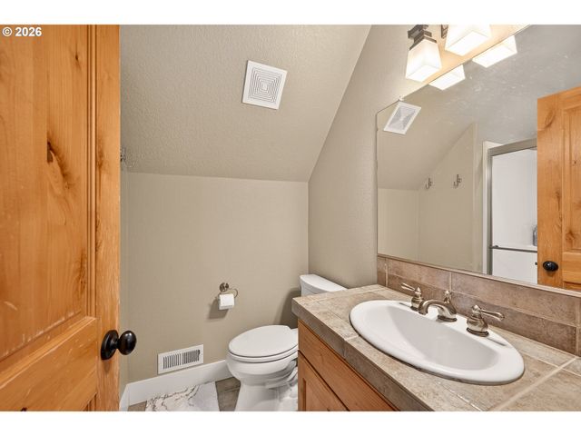 1663 Nw MEDINAH Dr, Mc Minnville, OR 97128