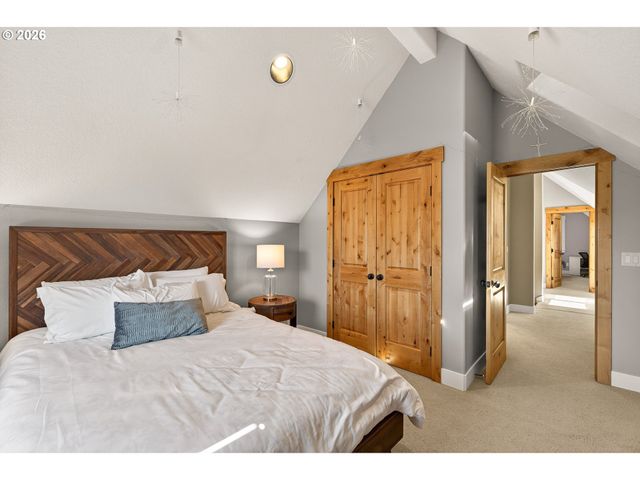 1663 Nw MEDINAH Dr, Mc Minnville, OR 97128