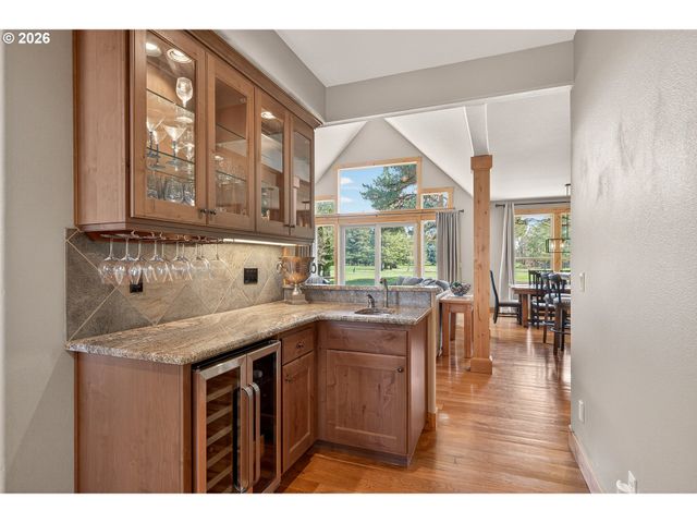 1663 Nw MEDINAH Dr, Mc Minnville, OR 97128