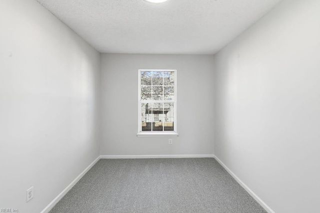 544 Hollomon DR, Hampton, VA 23666