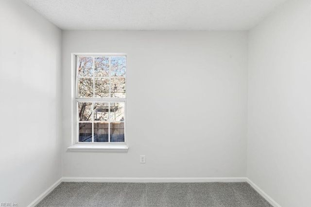 544 Hollomon DR, Hampton, VA 23666