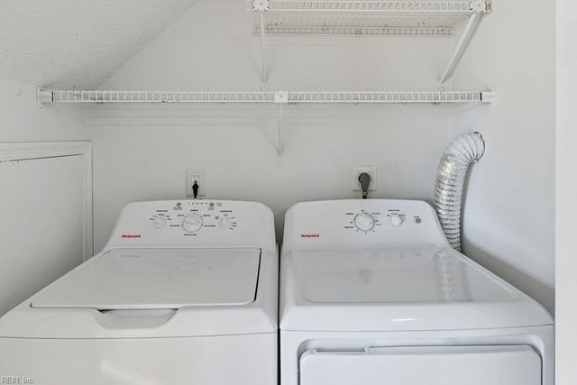 544 Hollomon DR, Hampton, VA 23666