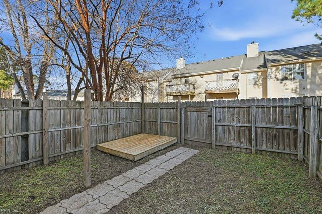 544 Hollomon DR, Hampton, VA 23666