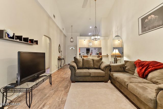 121 Dovecote Lane, Daytona Beach, FL 32114