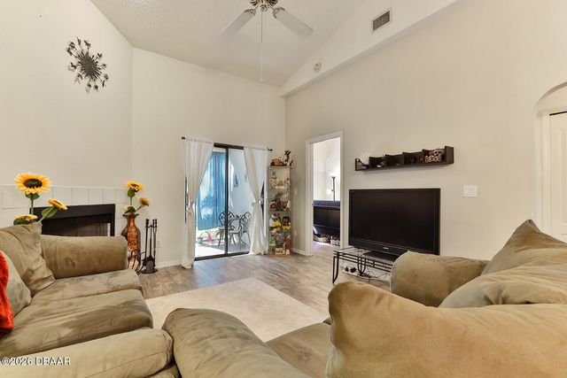 121 Dovecote Lane, Daytona Beach, FL 32114