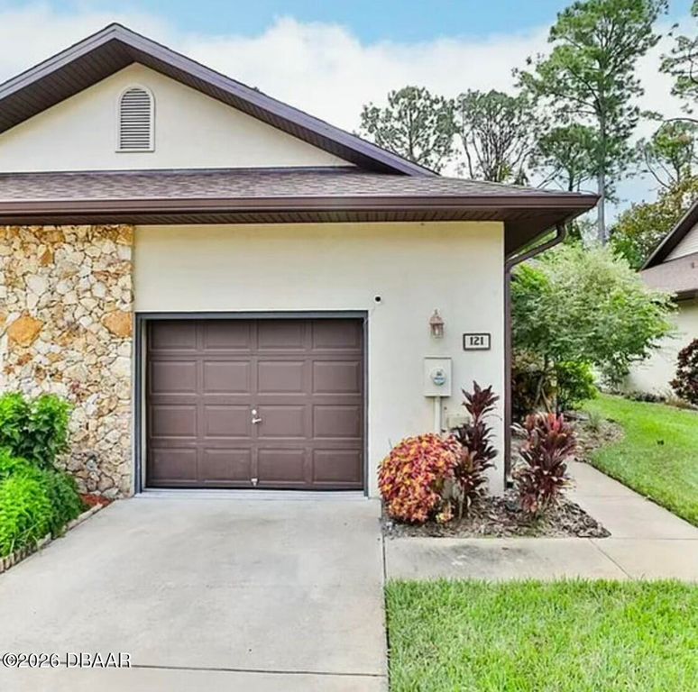 121 Dovecote Lane, Daytona Beach, FL 32114