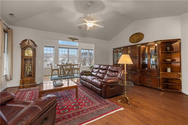 137 Freedom Ln, Ohio Twp, PA 15143