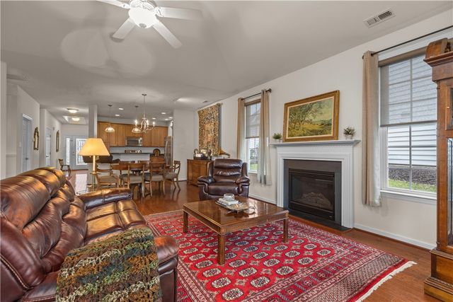 137 Freedom Ln, Ohio Twp, PA 15143