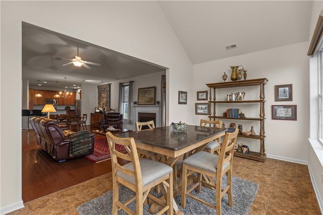 137 Freedom Ln, Ohio Twp, PA 15143