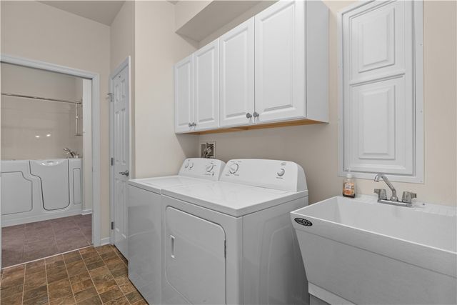 137 Freedom Ln, Ohio Twp, PA 15143