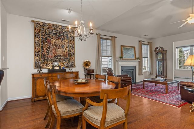 137 Freedom Ln, Ohio Twp, PA 15143