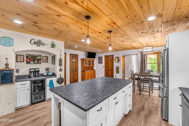 1131 Lindsey Drive, Sevierville, TN 37876